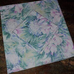2 Wamsutta Floral Abstract Pastel Polycotton Pillowcases 38x19